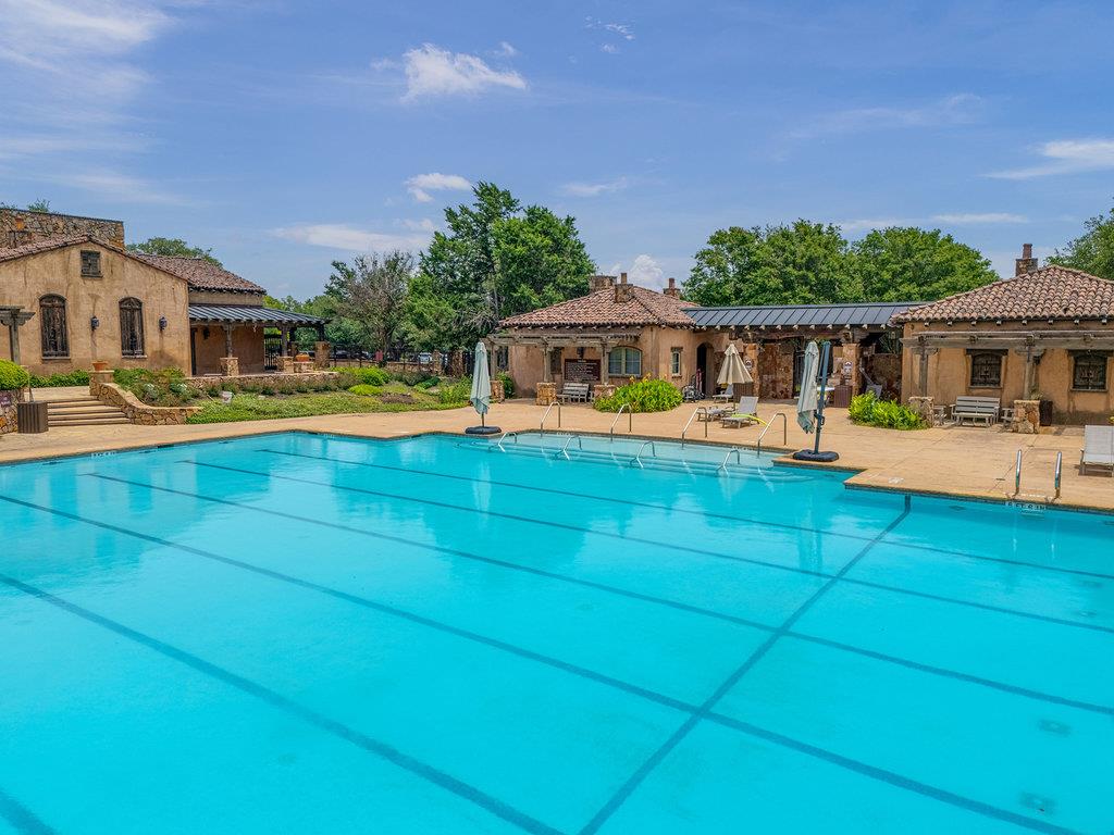 Cimarron Hills pool with Tuscan-style clubhouse
